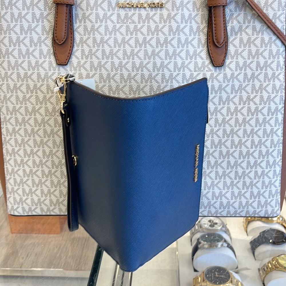 MICHAEL KORS LARGE DOUBLE ZIP WRISTLET WALLET PHONE CASE 
Navy NWT - Picture 11 of 16